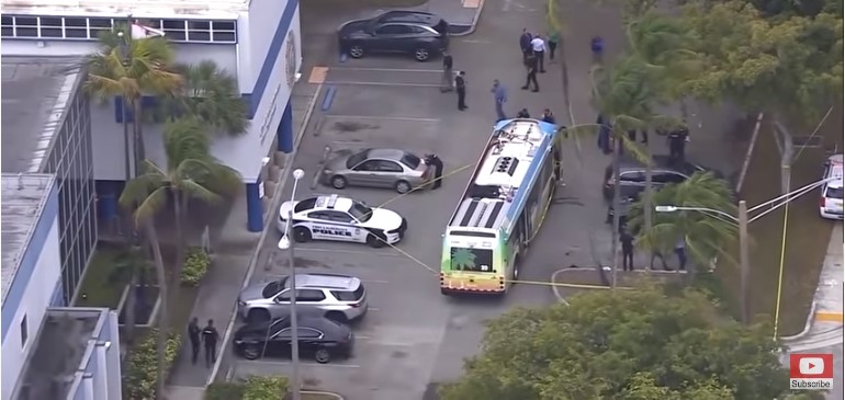 Оружен напад на автобус вo Флорида
