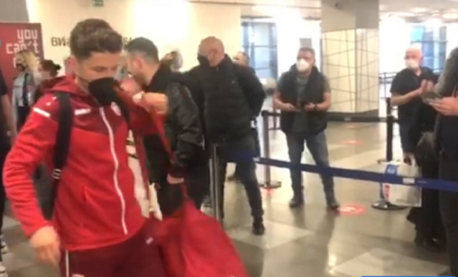 Македонските фудбалери пристигнаа во Скопје