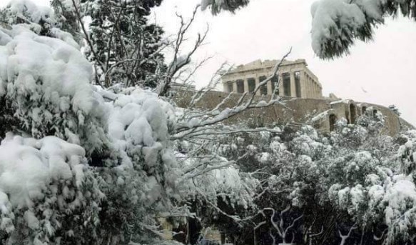 Снежна бура во Атина, затворени се градинки, училишта, продавници