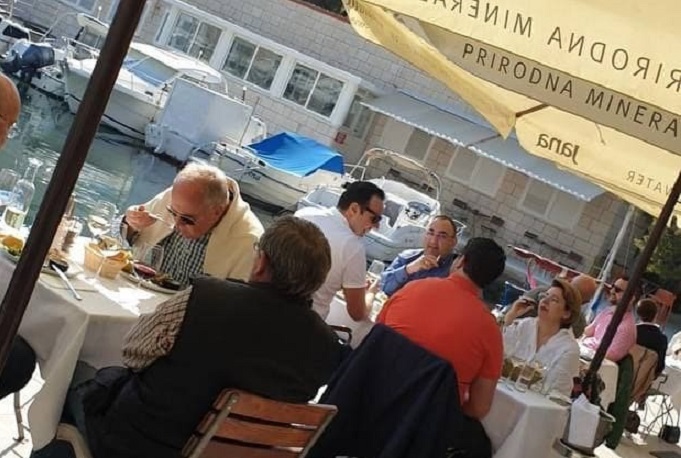Првиот човек на Регулаторна се гости по елитни ресторани во Дубровник, додека цените вртоглаво растат