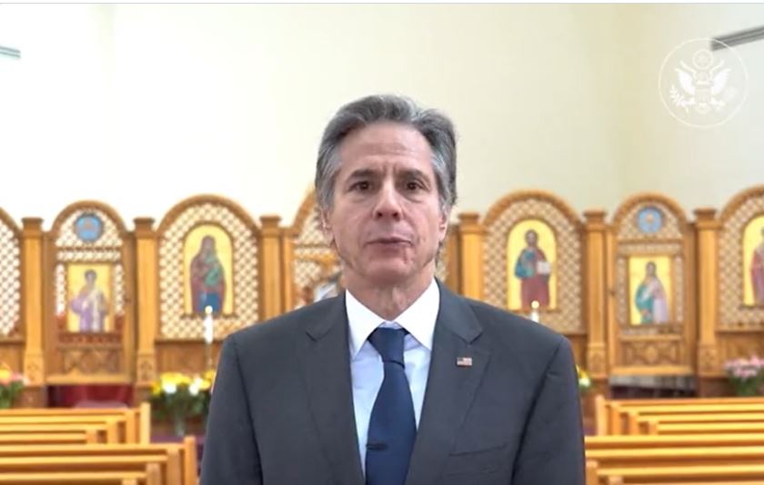 Блинкен објави емотивно видео снимено во православна црква: Украинскиот народ е инспирација за целиот свет