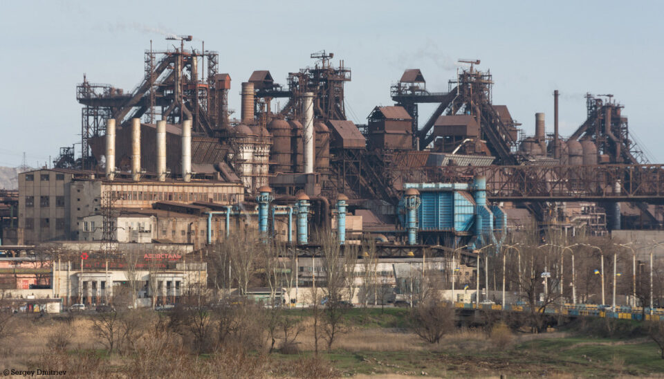 Економските загуби се огромни: Во бомбардирање во Мариупол оштетена е една од најголемите челичарници во Европа