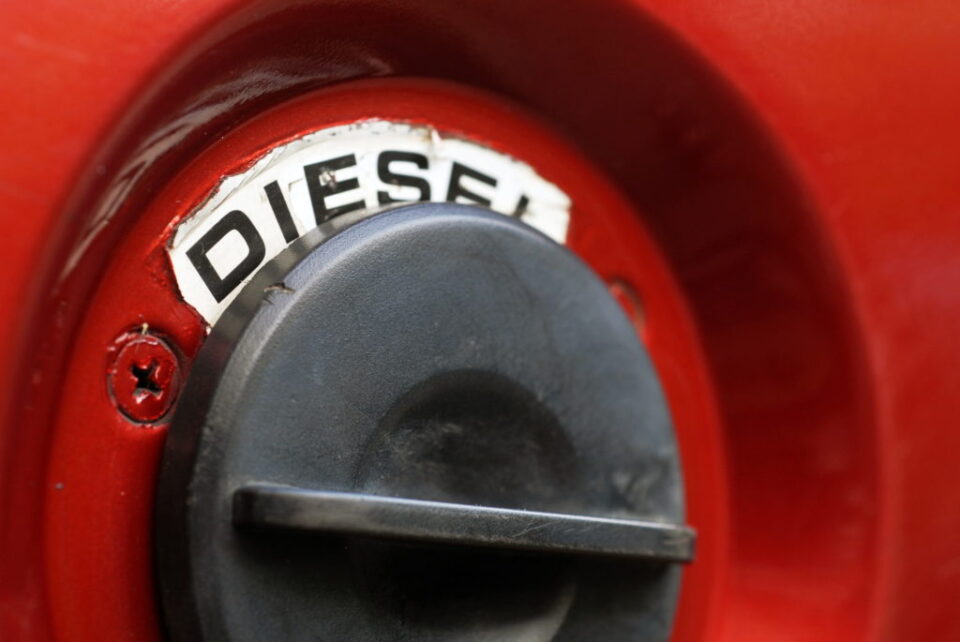 Од полноќ дизелот поскап за 3 денари, ќе чини 97 денари, бензините остануваат 93 и 95 денари