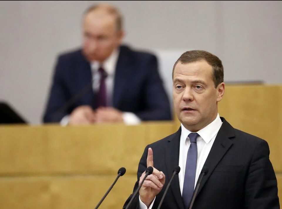 Медведев го посети окупираниот дел на Украина