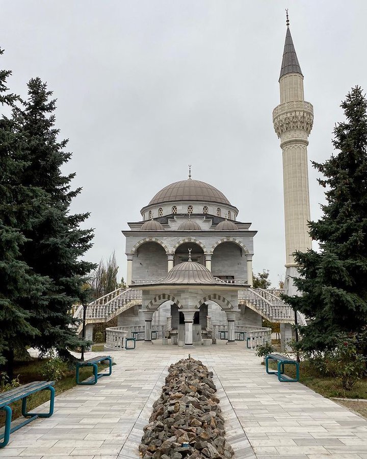 Русија гранатира џамија во Мариупол, повеќе од 80 возрасни и деца се засолнети таму