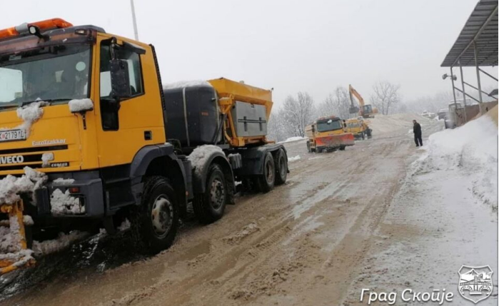 Зимската служба на Град Скопје интервенираше со 450 тони фрлена сол