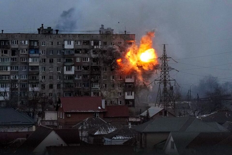 Гранатирани две згради во Киев