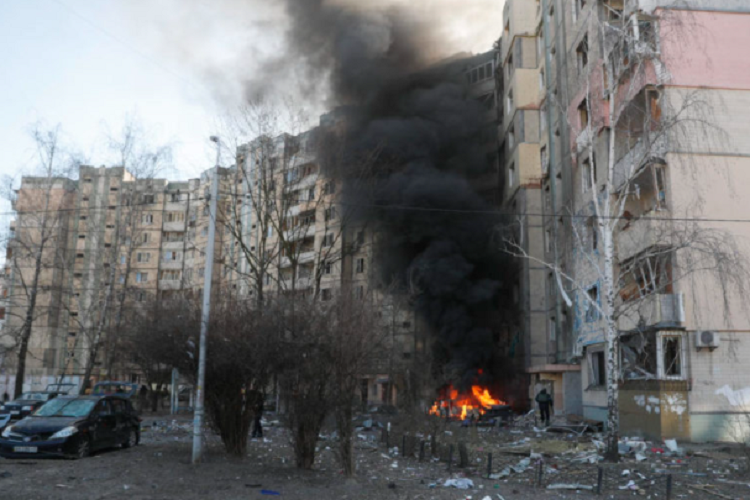 Киев: Станбена зграда оштетена при гранатирање, петмина повредени