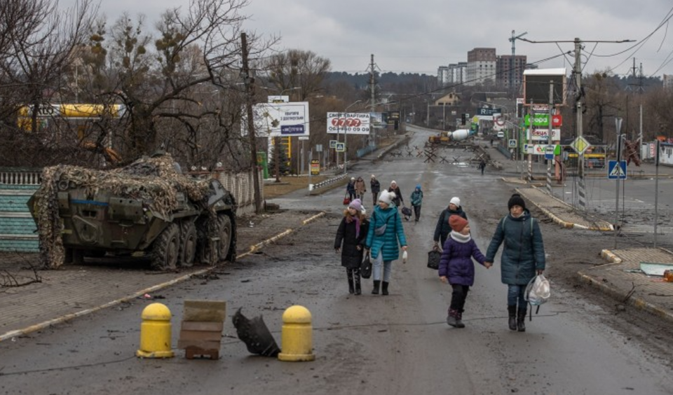 Не е безбедно на улиците, вратете се: Помалку од три часа траеше евакуацијата на Мариупол и Волноваха