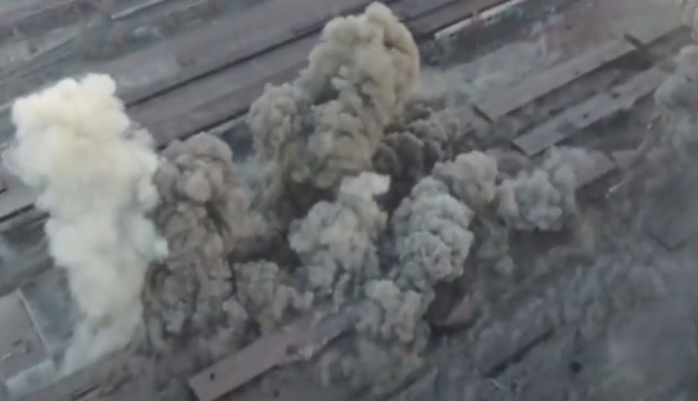 Врз Мариупол фрлени две „супермоќни бомби“
