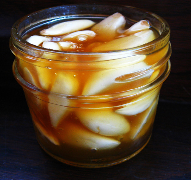 Земајте лук и мед на празен стомак – телото ќе ви биде благодарно