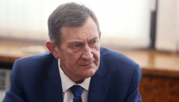 Босански министер во кафеана си ја заборавил чантата со 20.000 евра