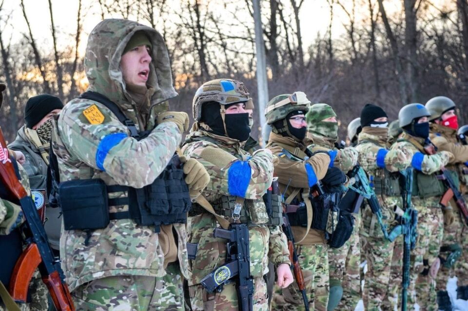 Припадници на полкот Азов: Нашето предавање би било подарок за непријателот