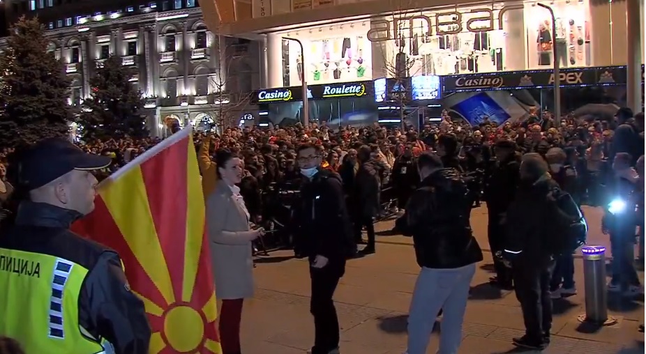 Следете во живо: Пречек на фудбалерите на плоштадот „Македонија“