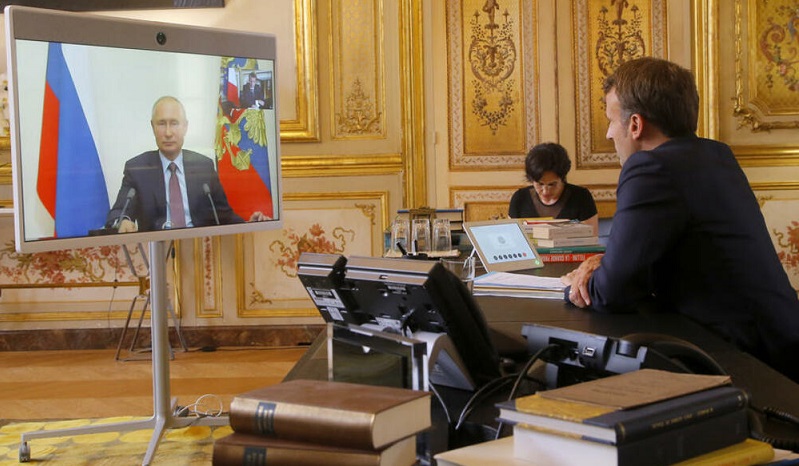 Макрон предупредува на ескалација на ситуацијата по оценките на Бајден за Путин во Варшава
