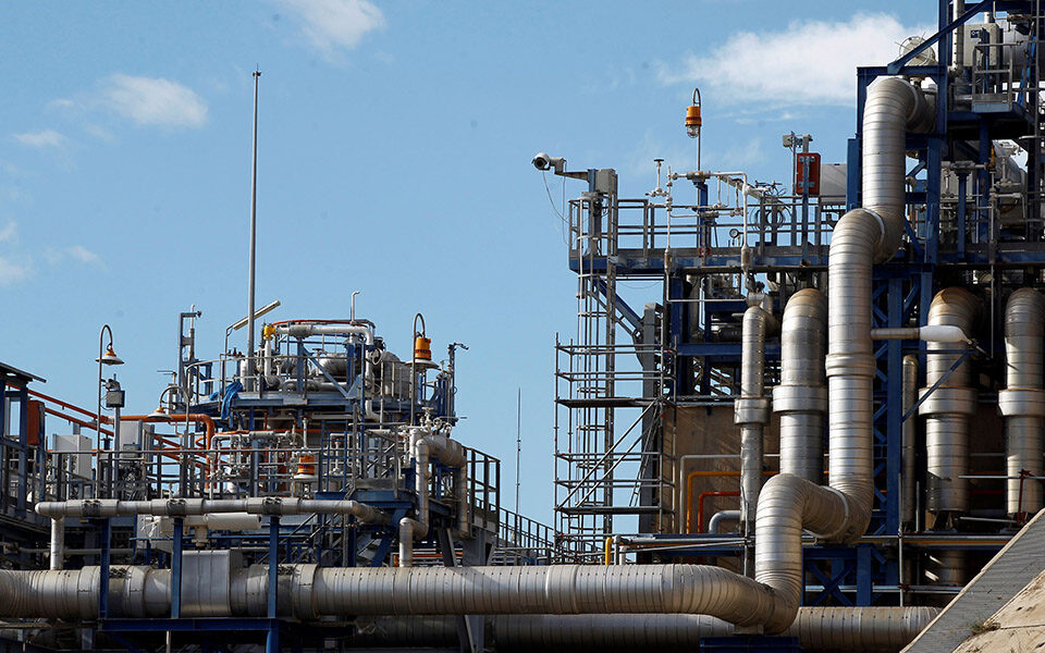 Грција и Саудиска Арабија постигнале првичен договор за дополнително снабдување со сурова нафта
