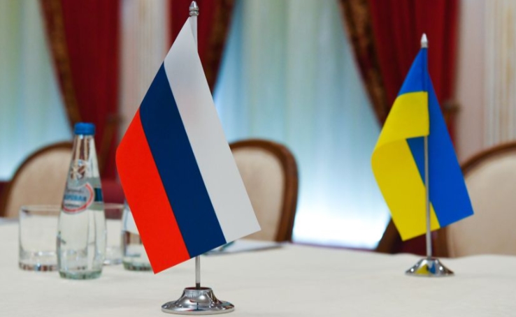 Русија и Украина ги продолжуваат мировните преговори