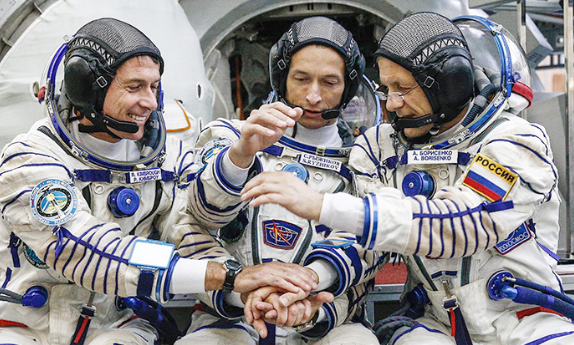 Тројца руски космонаути денеска треба да полетаат кон Меѓународната вселенска станица