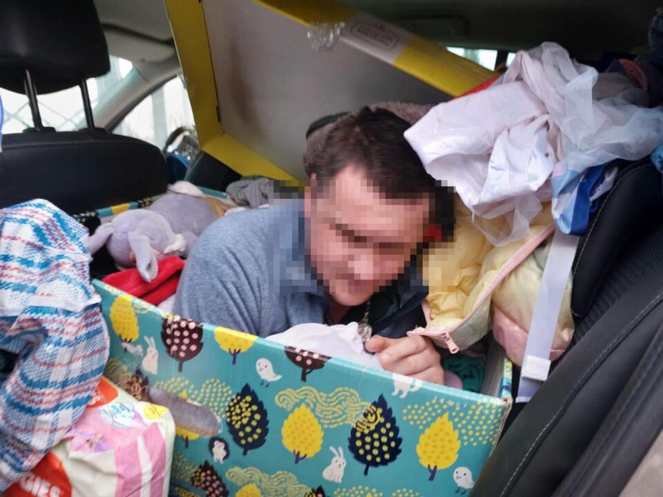 Украинка се обиде да го протне сопругот преку граница во кутија за детски играчки