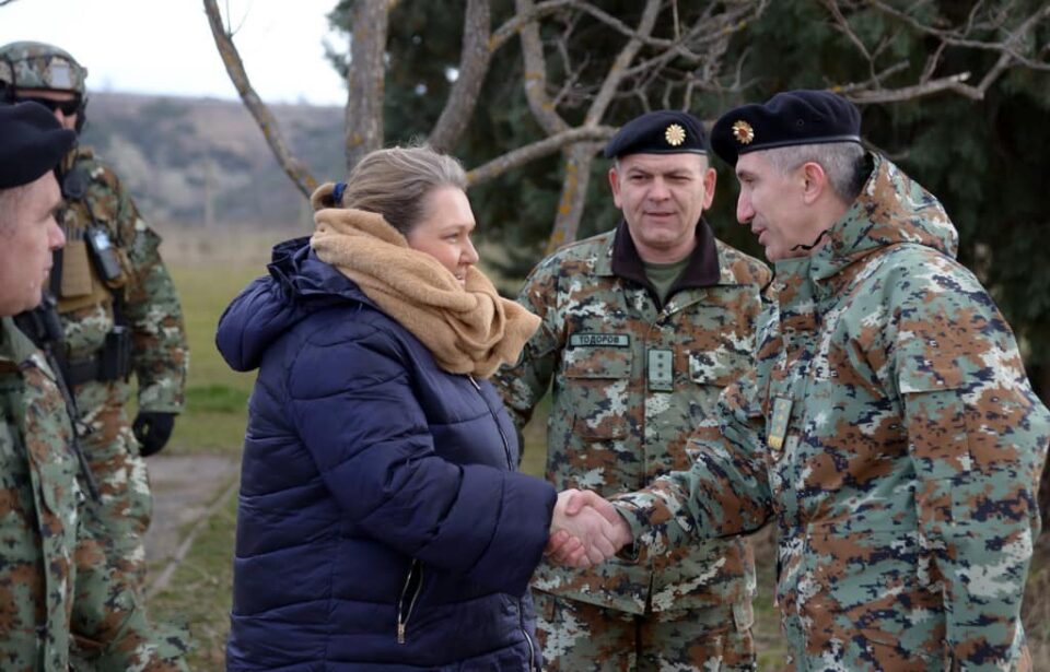 Петровска ги посети припадниците на Армијата распоредени на јужната граница