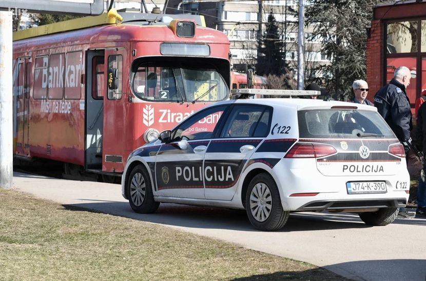 На седиште во трамвај во Сараево пронајдена бомба