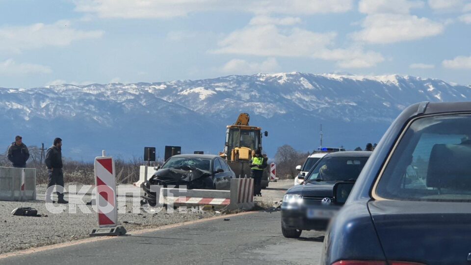 Автомобил се заби во бетон на недовршениот дел од автопатот Кичево – Охрид