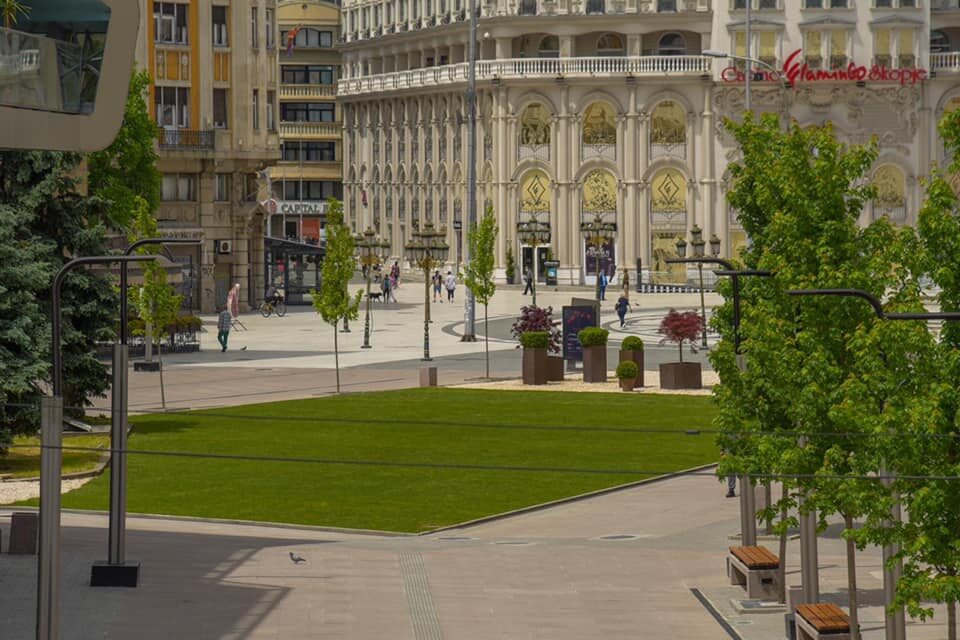 Нелоски: Колку чини тревникот среде плоштад на Шилегов?