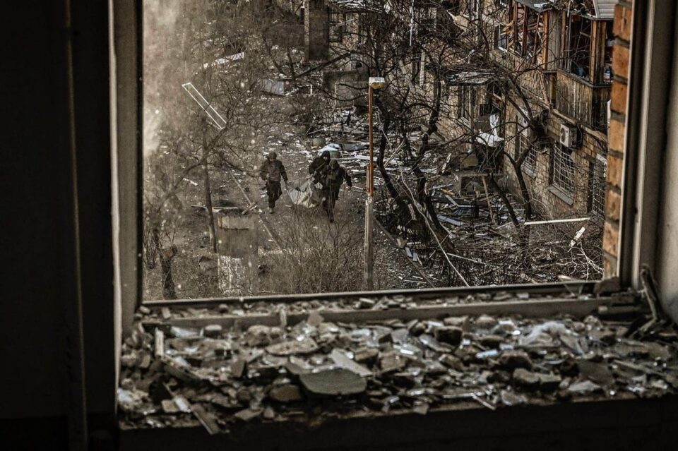 Прогноза на Светска банка: Украина е на работ на економски крах, фирмите се затворени, фабриките уништени