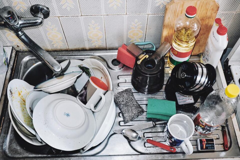 Убаво измијте ги садовите од мрсно – денеска е Чист понеделник, почнува велигденскиот пост