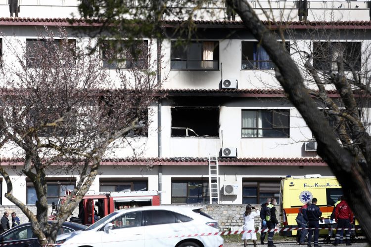 Пожар во ковид-центар болница во Солун – загина еден човек