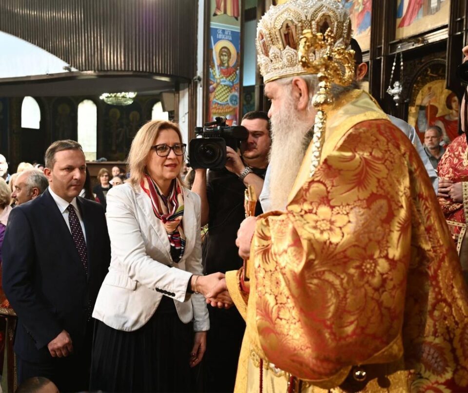 Владина делегација присуствуваше на свечената Велигденска литургија во соборниот храм Св. „Климент Охридски“ во Скопје