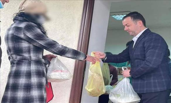 Градоначалникот на Гази Баба подели 200 оброци храна на социјално загрозени семејства