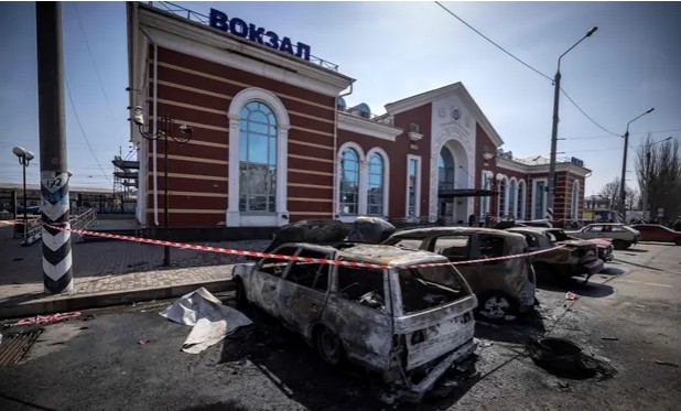 Најмалку 50 луѓе, меѓу кои пет деца, загинаа при нападот во Краматорск
