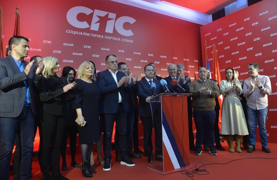 Дачиќ му ја честита историската победа на Вучиќ