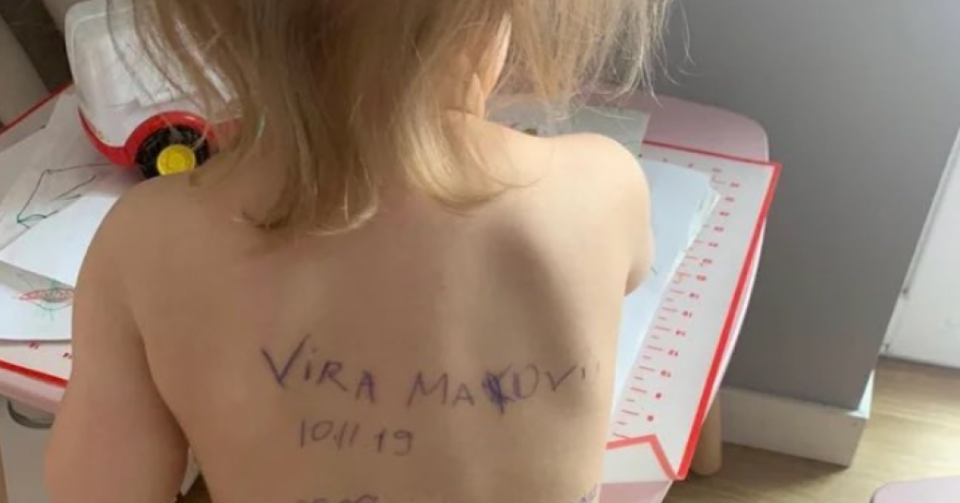 „Во случај Русите да ме убијат…“: Очајните украински мајки запишуваат име и контакт на грбовите на нивните деца