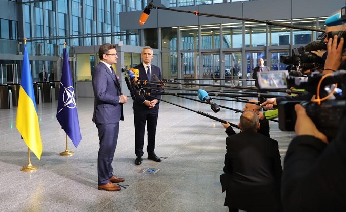 Украинскиот министер за надворешни работи во НАТО: Оружје, оружје, оружје