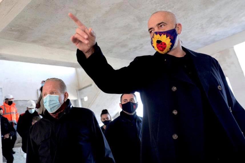 Германската полиција го исфрлила Еди Рама од авион затоа што не сакал да стави маска
