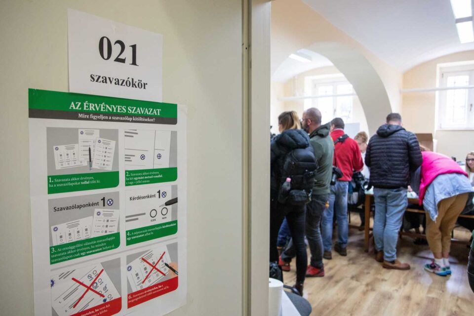 Во Унгарија се одржуваат локални и европски избори