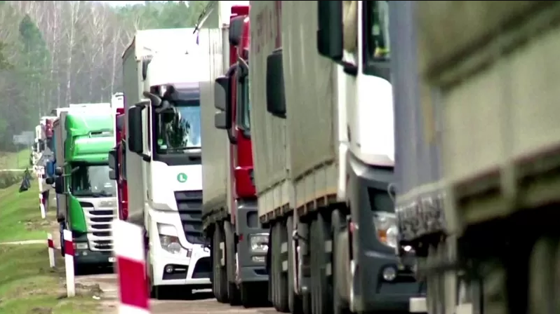 Камионџиите на протест: Секој ден на Владата ѝ паѓа системот на граничните премини и се редат камиони во колони од 10 км