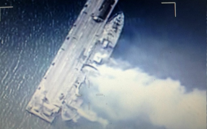 Украинскиот команден брод гори во пристаништето во Мариупол