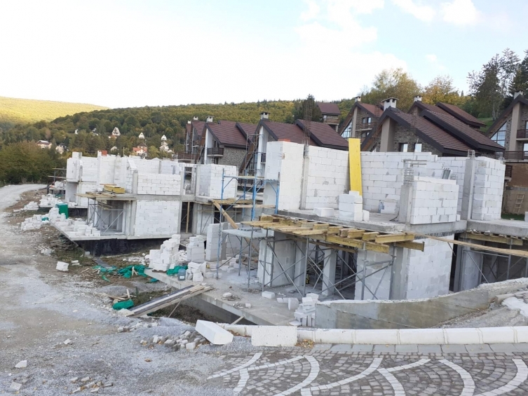 Поканата за суд не стаса до косовската фирма обвинета за бесправно градење во Леуново, судењето одложено