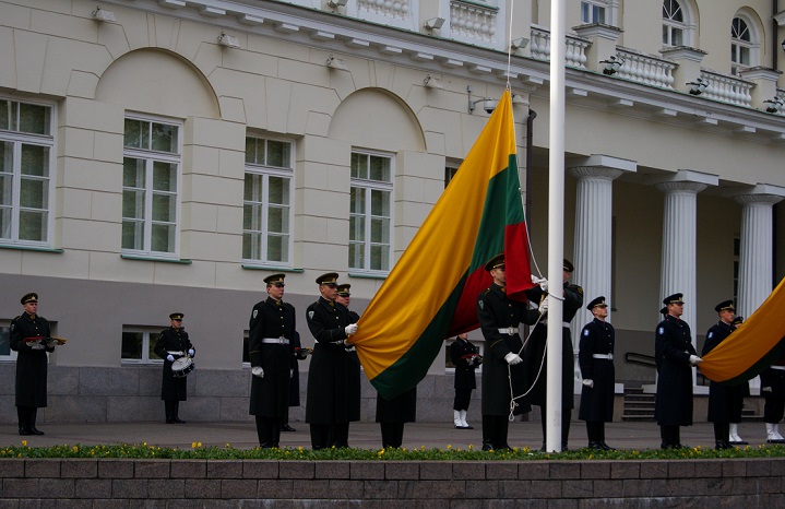 Литванија го протерува рускиот амбасадор, а го враќа својот од Москва