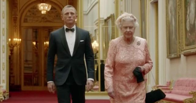 Кралицата Елизабета го криела снимениот скеч со Џејмс Бонд од семејството и од членовите на владата