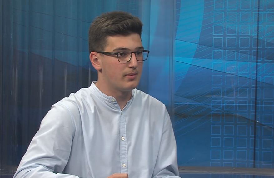 Средношколците против самопрогласениот лидер на средношколци Павлиќевиќ