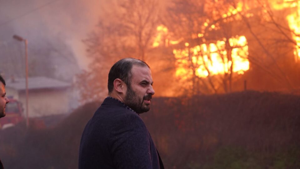 Пожарот во Пржино е локализиран, нема жртви, а можеби е подметнат