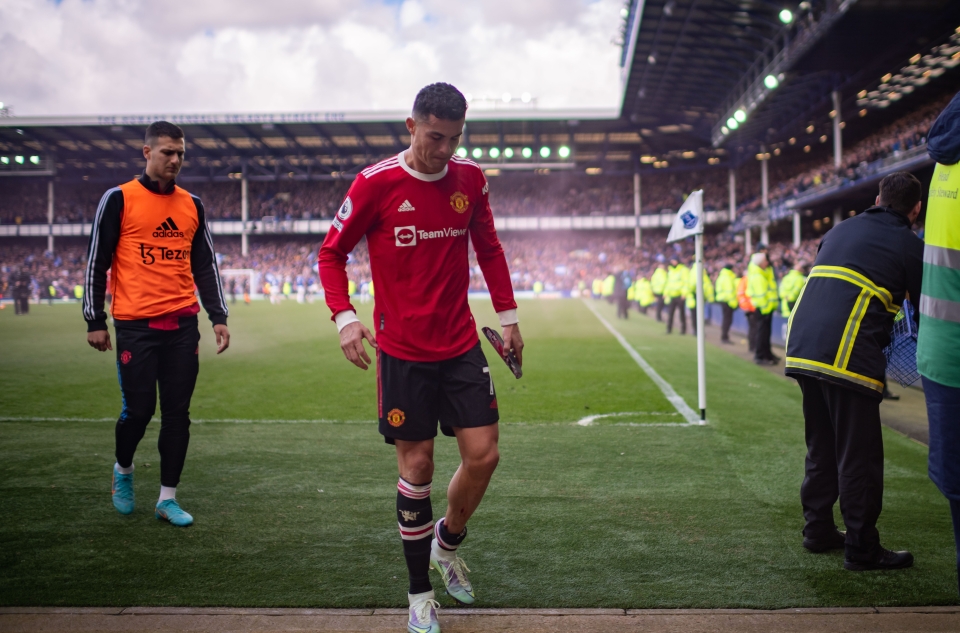Кристијано Роналдо бара значајни засилувања за да остане во Манчестер јунјатед