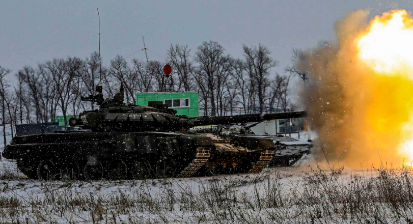 Руски тенк разнесе чета украински војници од непосредна близина (вознемирувачко видео)