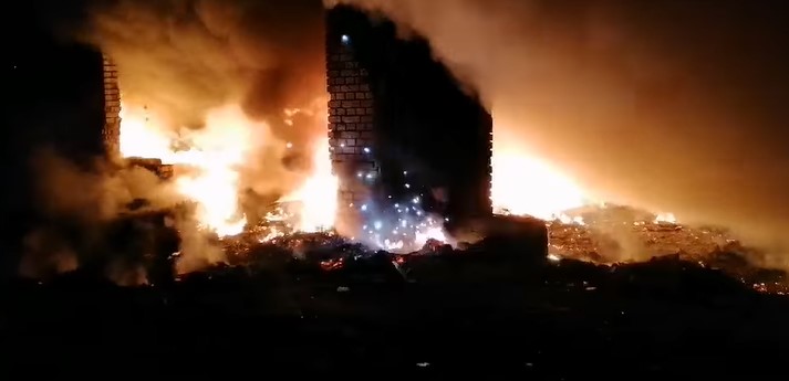 Голем пожар во Тетово, се запалија дуќани во Градскиот стадион