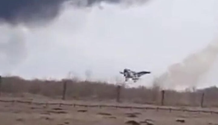 Украински пилот полетува во последен момент пред руските ракети да го уништат аеродромот