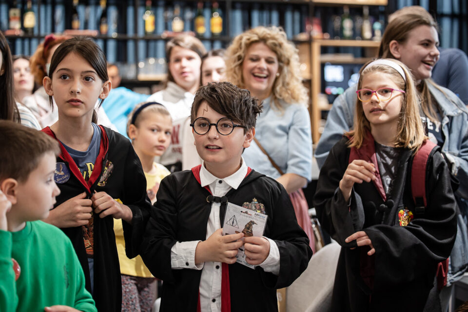 Матурантката од гимназијата „Раде Јовчевски-Корчагин“ Јана Глигороска освои Гран-при на литературниот дел од конкурсот „Во светот на Хари Потер“